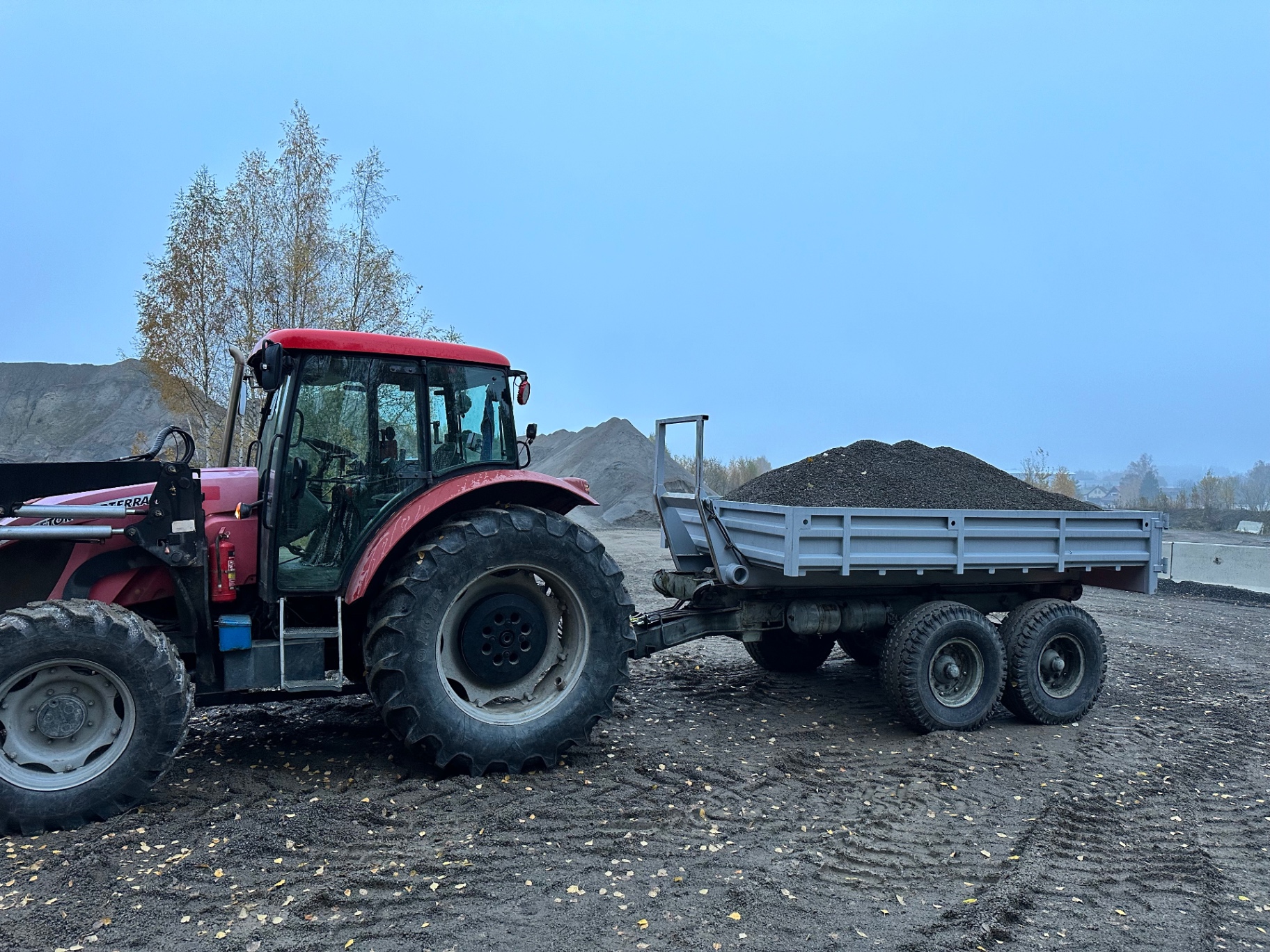 Přeprava sypkých materiálů traktorem Zetor